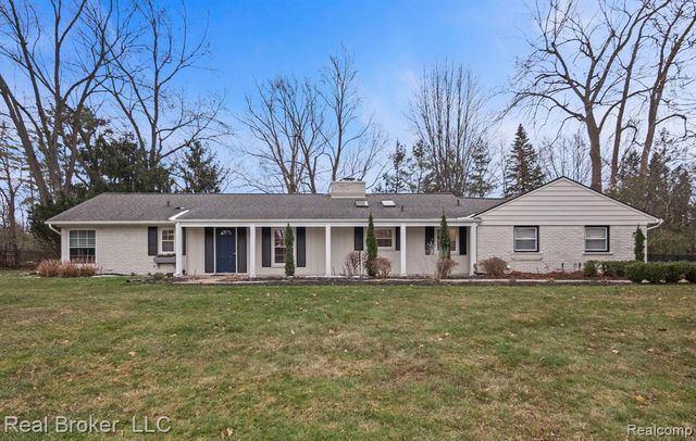 1909 Marie Circle, Bloomfield Hills, MI 48302