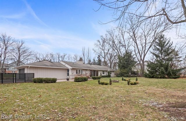 1909 Marie Circle, Bloomfield Hills, MI 48302