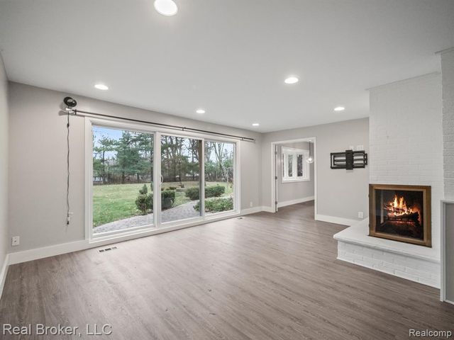 1909 Marie Circle, Bloomfield Hills, MI 48302