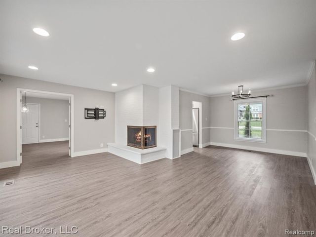 1909 Marie Circle, Bloomfield Hills, MI 48302