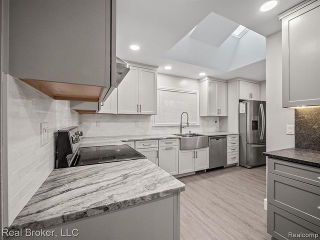 1909 Marie Circle, Bloomfield Hills, MI 48302