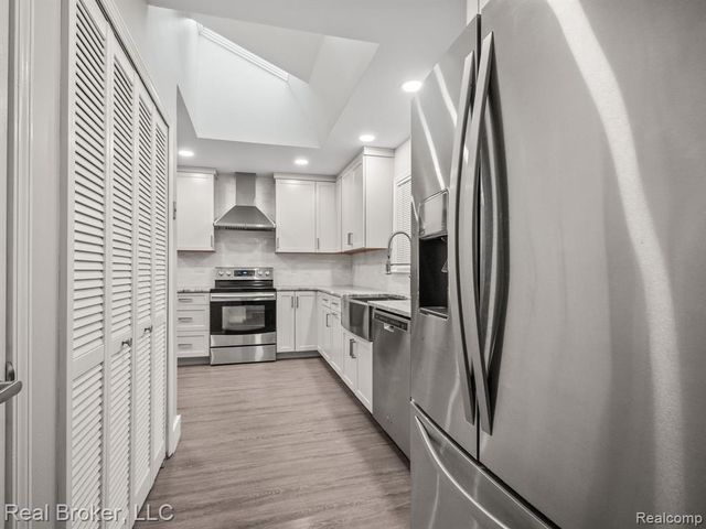 1909 Marie Circle, Bloomfield Hills, MI 48302