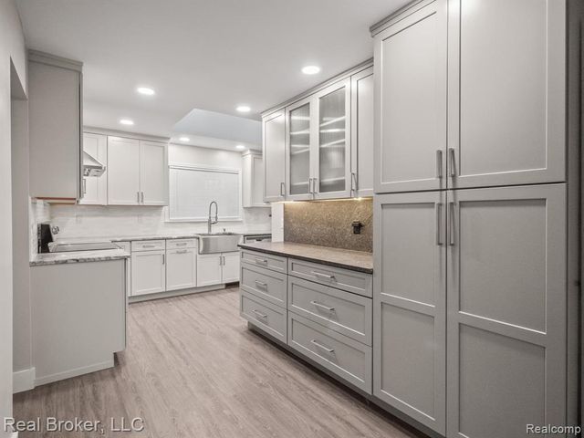 1909 Marie Circle, Bloomfield Hills, MI 48302