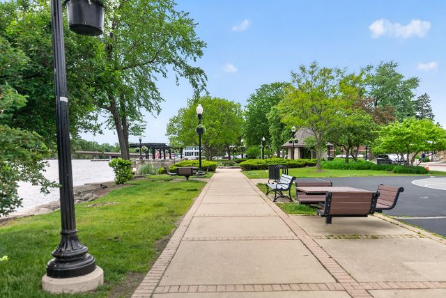 108 N Main Street, Algonquin, IL 60102