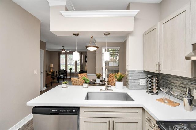 3225 Woodland Park Drive 0642, Houston, TX 77082