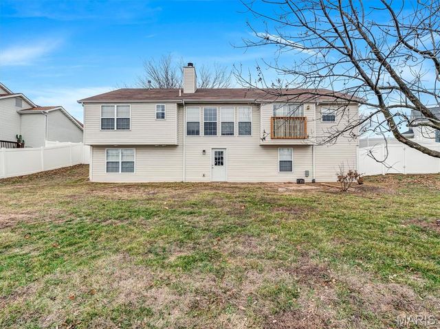 1312 Washingtons Crossing Drive, O'fallon, MO 63366