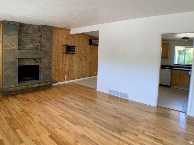 5210 S 900 ST, Murray, UT 84117