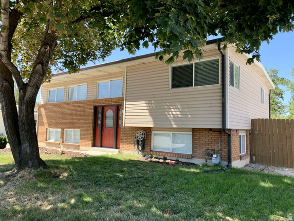 5210 S 900 ST, Murray, UT 84117