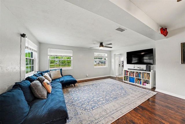 3901 13TH AVENUE N, St Petersburg, FL 33713