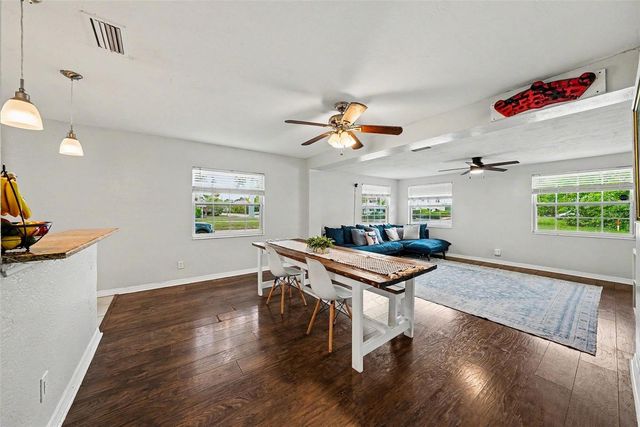 3901 13TH AVENUE N, St Petersburg, FL 33713