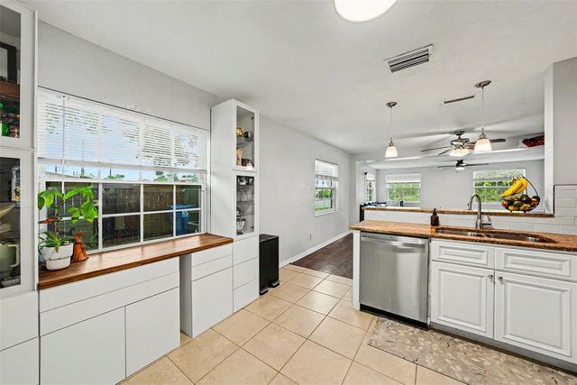 3901 13TH AVENUE N, St Petersburg, FL 33713