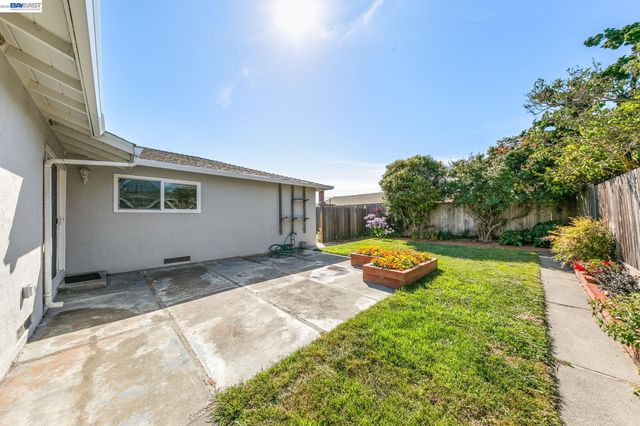 2049 Rosedale Dr, San Pablo, CA 94806