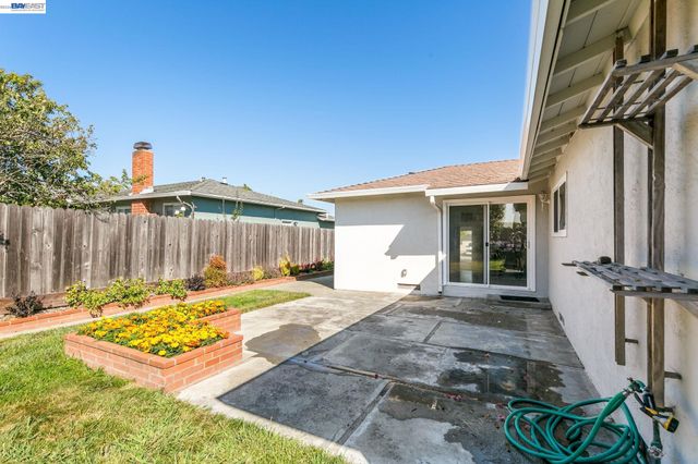 2049 Rosedale Dr, San Pablo, CA 94806