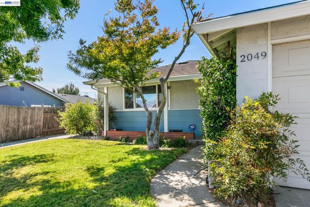 2049 Rosedale Dr, San Pablo, CA 94806