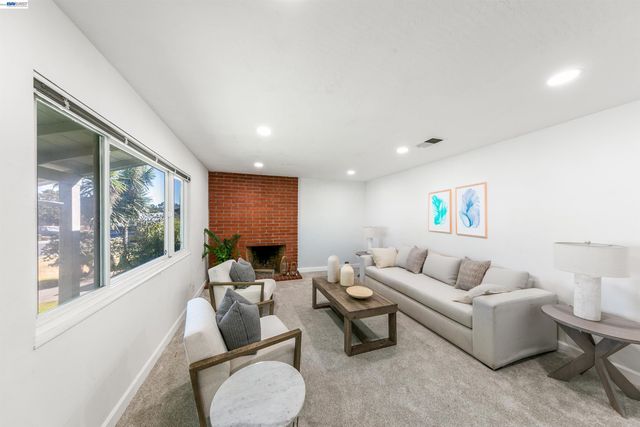 2049 Rosedale Dr, San Pablo, CA 94806