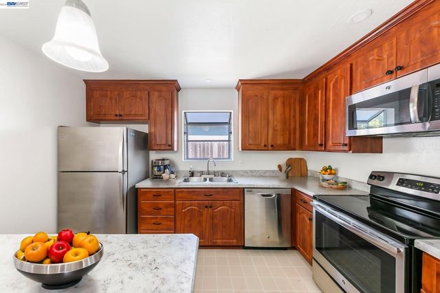 2049 Rosedale Dr, San Pablo, CA 94806