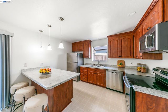 2049 Rosedale Dr, San Pablo, CA 94806