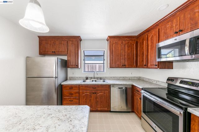 2049 Rosedale Dr, San Pablo, CA 94806