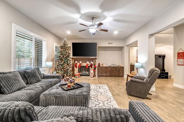 4199 N Quail Xing, Clovis, CA 93619