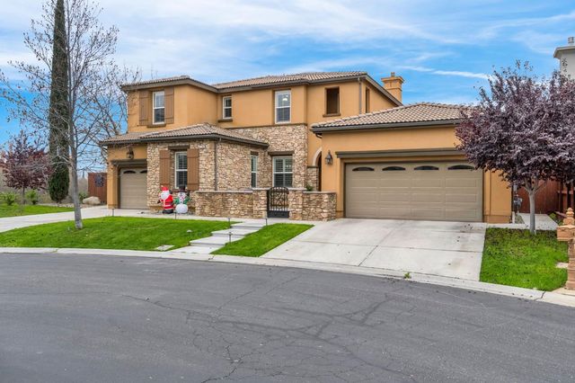 4199 N Quail Xing, Clovis, CA 93619