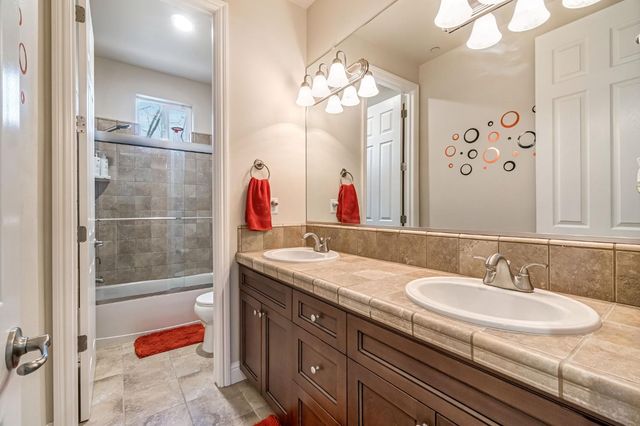 4199 N Quail Xing, Clovis, CA 93619