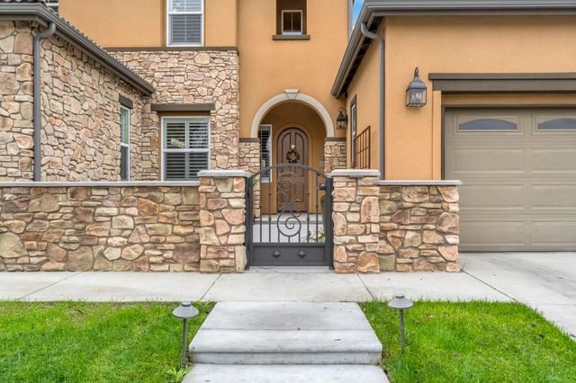 4199 N Quail Xing, Clovis, CA 93619