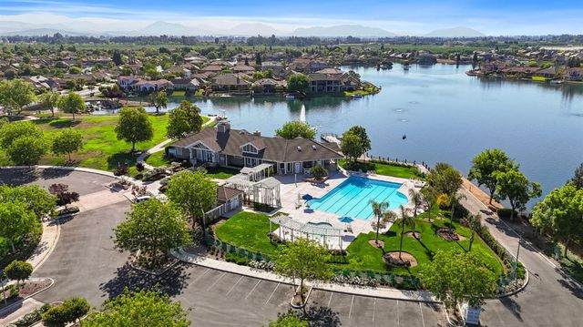 4199 N Quail Xing, Clovis, CA 93619