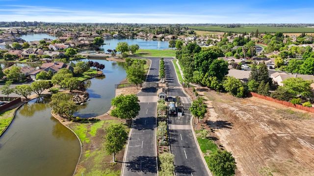 4199 N Quail Xing, Clovis, CA 93619