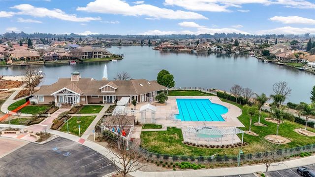 4199 N Quail Xing, Clovis, CA 93619