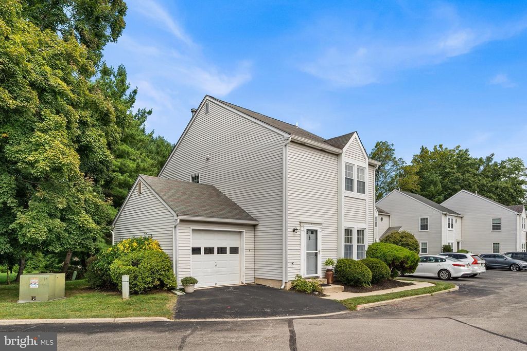 1 MAPLE DR, Conshohocken, PA 19428 — photo 4