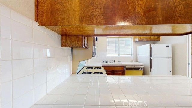 14332 Dickens 19, Sherman Oaks, CA 91423