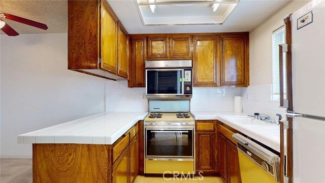 14332 Dickens 19, Sherman Oaks, CA 91423