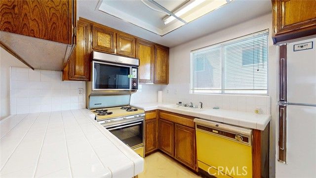 14332 Dickens 19, Sherman Oaks, CA 91423