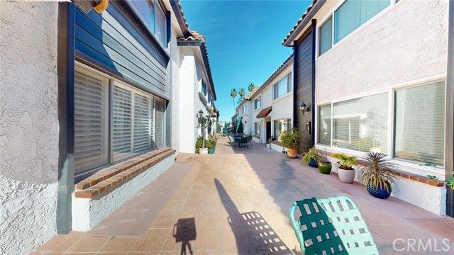 14332 Dickens 19, Sherman Oaks, CA 91423