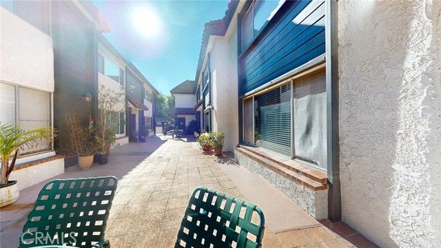 14332 Dickens 19, Sherman Oaks, CA 91423