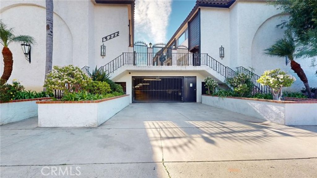 14332 Dickens 19, Sherman Oaks, CA 91423