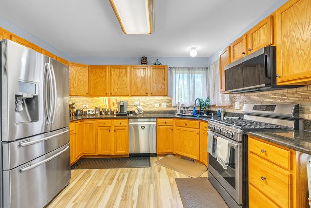 9712 Bennington Drive, Huntley, IL 60142