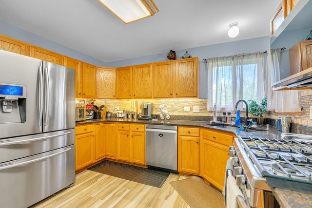 9712 Bennington Drive, Huntley, IL 60142