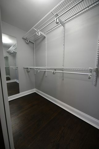 2739 W GLENLAKE Avenue 2W, Chicago, IL 60659