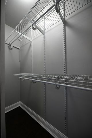 2739 W GLENLAKE Avenue 2W, Chicago, IL 60659