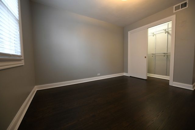 2739 W GLENLAKE Avenue 2W, Chicago, IL 60659