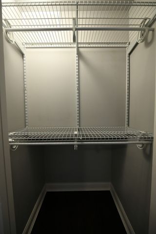 2739 W GLENLAKE Avenue 2W, Chicago, IL 60659