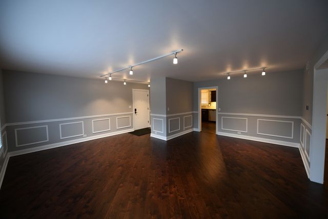 2739 W GLENLAKE Avenue 2W, Chicago, IL 60659