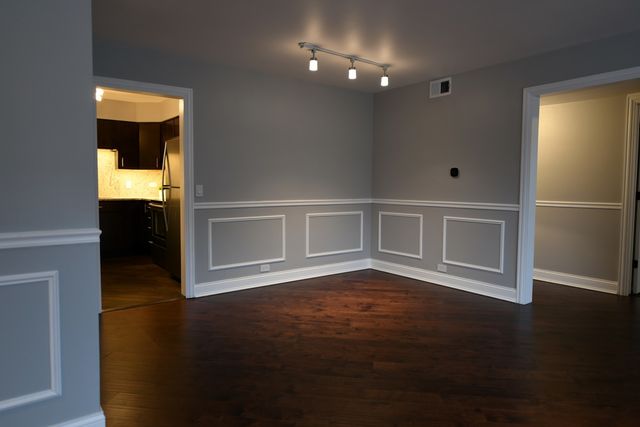 2739 W GLENLAKE Avenue 2W, Chicago, IL 60659