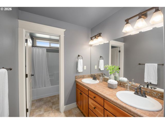 13980 Se CLAREMONT St, Happy Valley, OR 97086