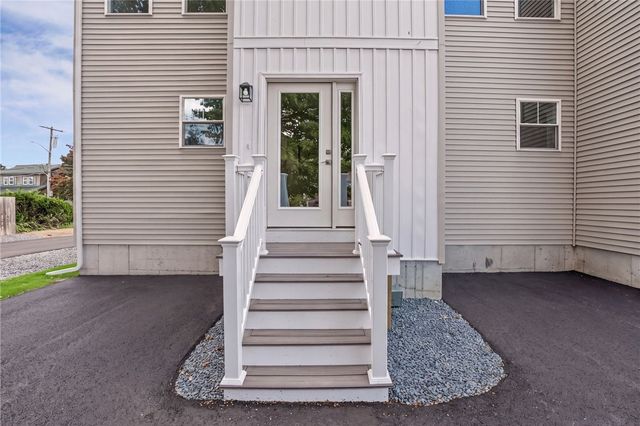2 Rounds Avenue, East Providence, RI 02915