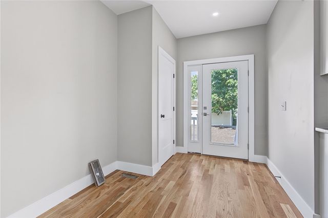 2 Rounds Avenue, East Providence, RI 02915