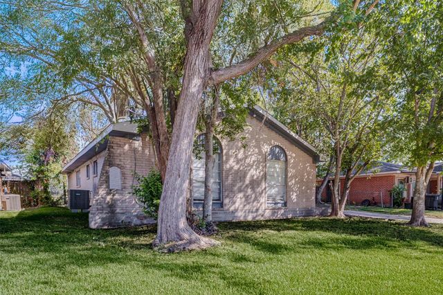 3918 Dalmatian Drive, Houston, TX 77045