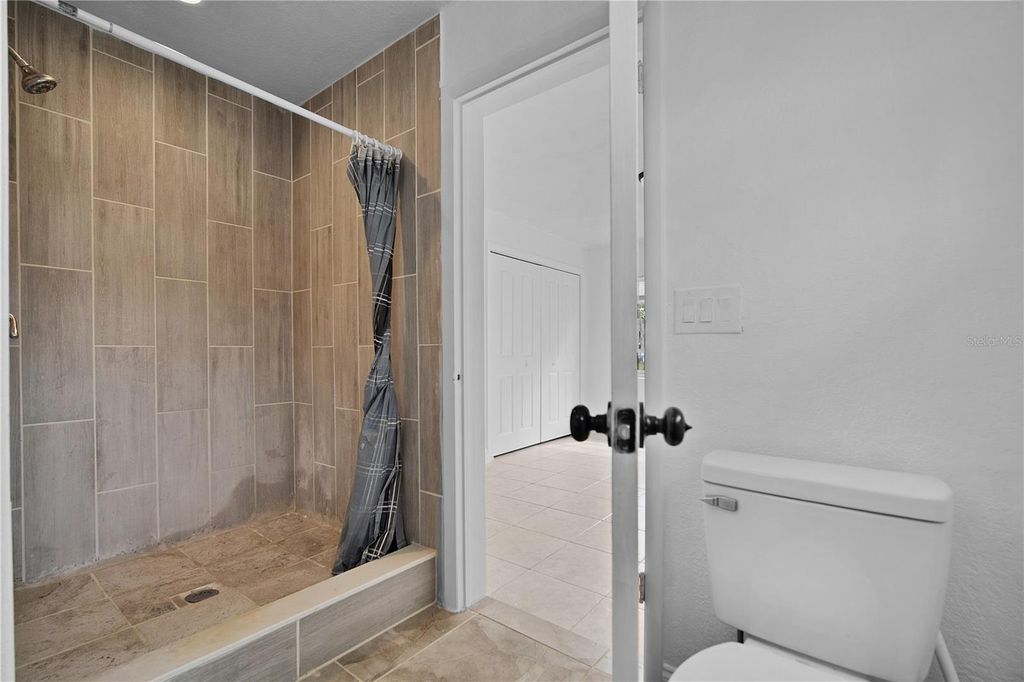 Image 12 of property listing at 885 N 9TH STREET, Eagle Lake, FL 33839