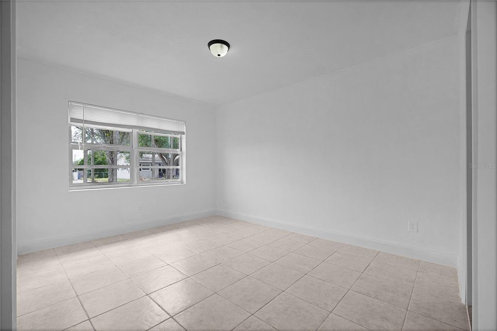 Image 13 of property listing at 885 N 9TH STREET, Eagle Lake, FL 33839